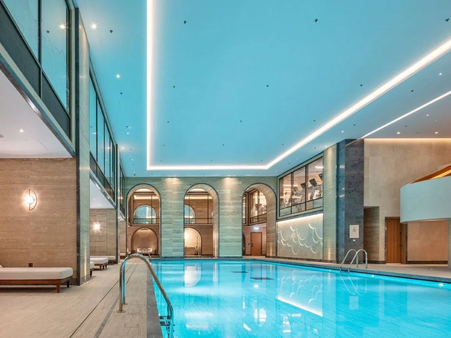 Pool: Indoor pool