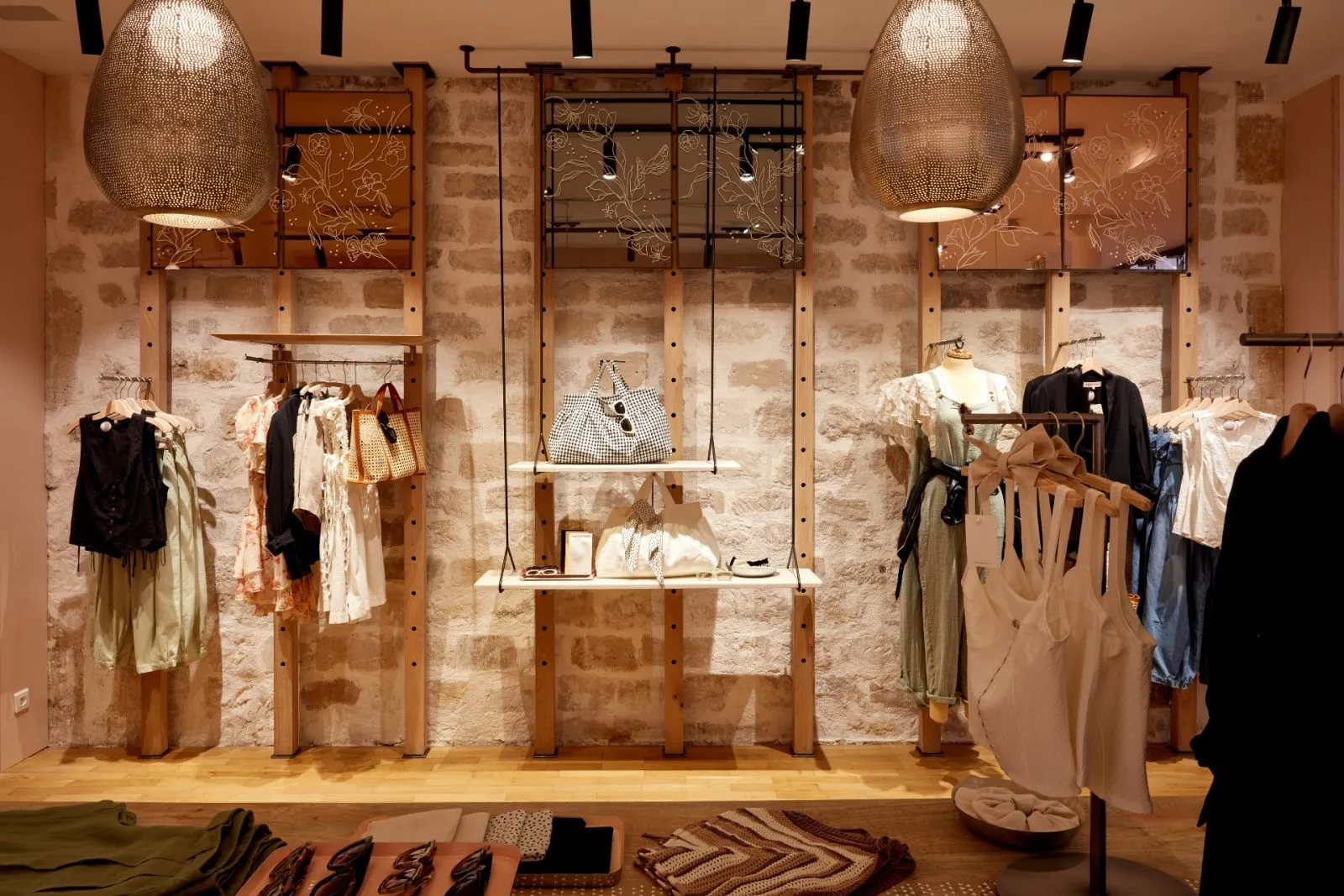 Free People, Paris: Boutique interior